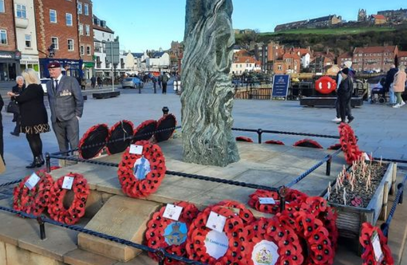 Roberto lays wreath at Whitby War Memorial 